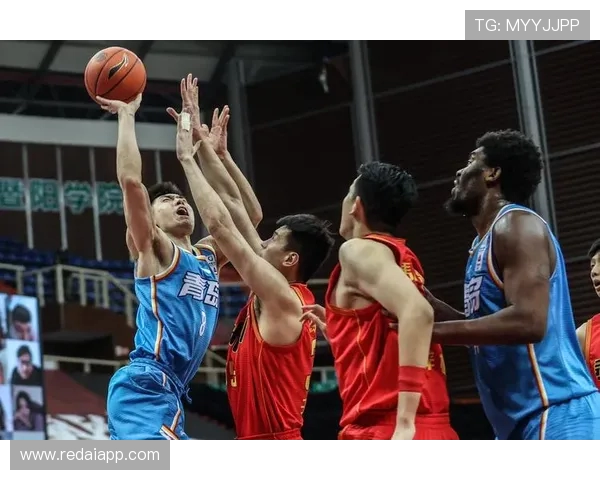 齐鲁大地竞技双线聚焦 青岛足球与CBA赛况精彩纷呈